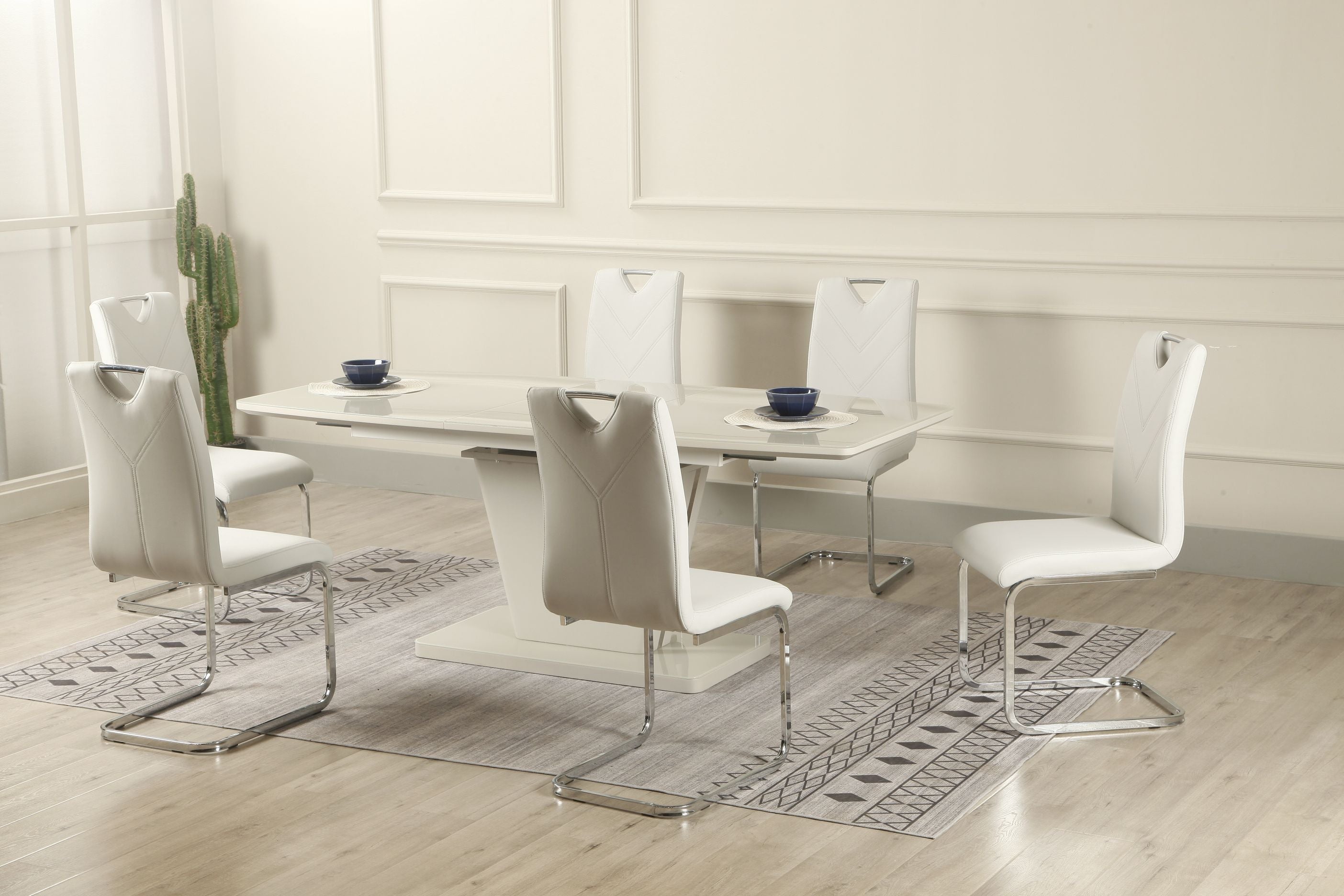 Vicenza Dining Collection