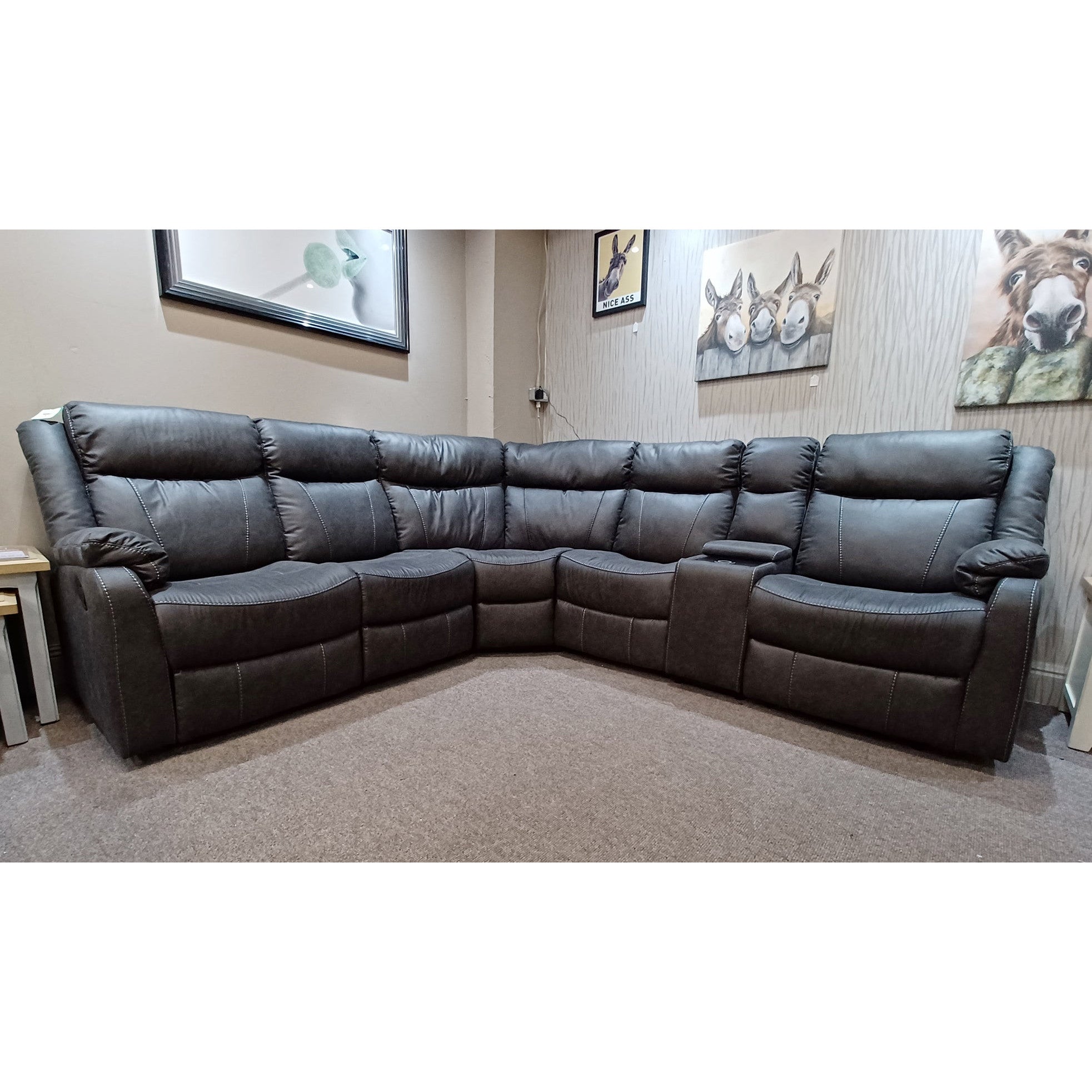 Joel Corner Suite